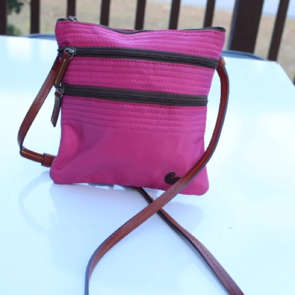 Dooney & Bourke cross body bag
